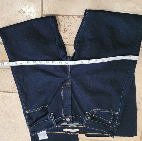 725 High Rise Bootcut Levi's Jeans - Picture 6 of 6